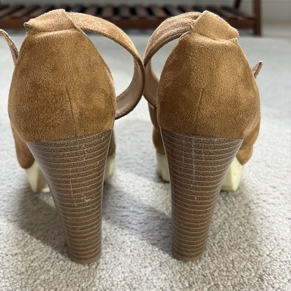 👔 Bata Tan  faux leather lug, sole fisherman sandal heels - Picture 4 of 6